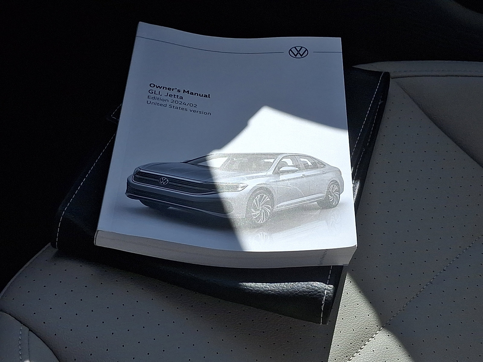 Used 2024 Volkswagen Jetta SE w/ Panoramic Sunroof Package image 27