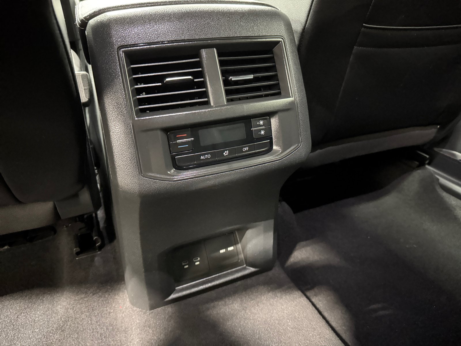 Used 2023 Volkswagen Atlas SE AWD/4WD image 14