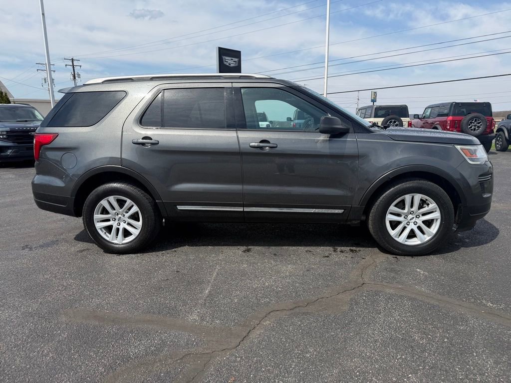 Used 2018 Ford Explorer XLT image 9