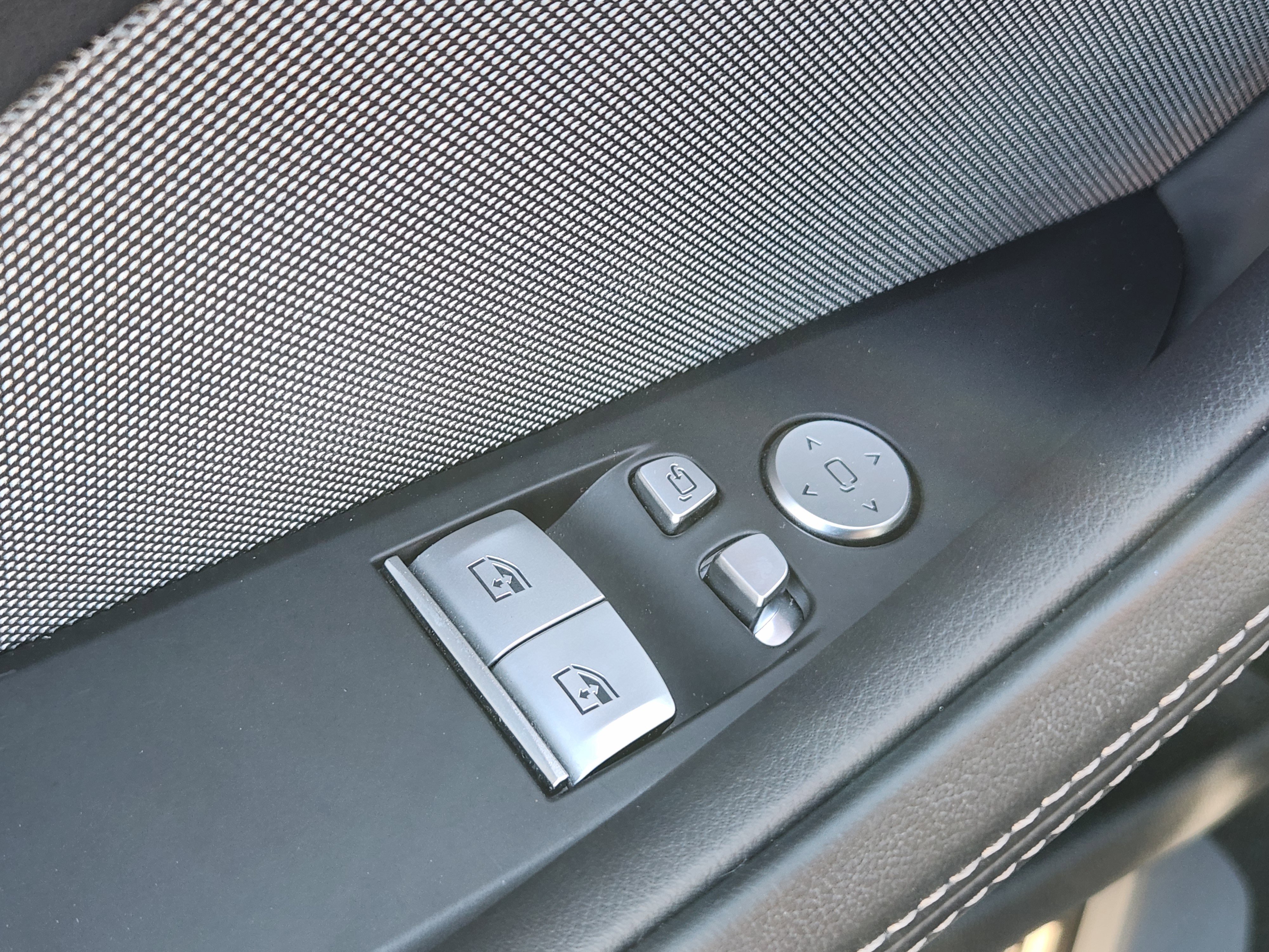 Used 2024 BMW M850i xDrive image 25