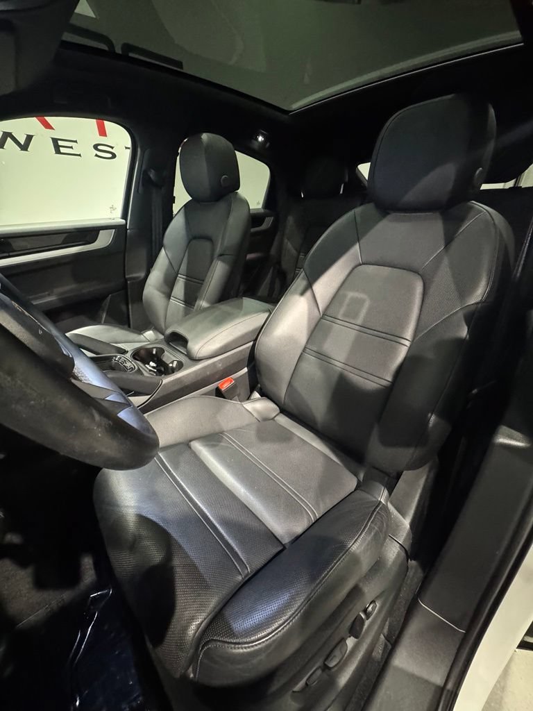 Used 2024 Porsche Cayenne Coupe w/ Premium Package Plus AWD/4WD image 16