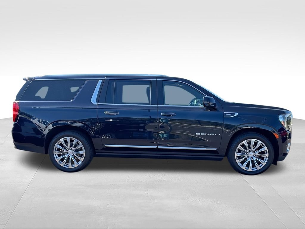 Used 2024 GMC Yukon XL Denali w/ Denali Reserve Package AWD/4WD image 9