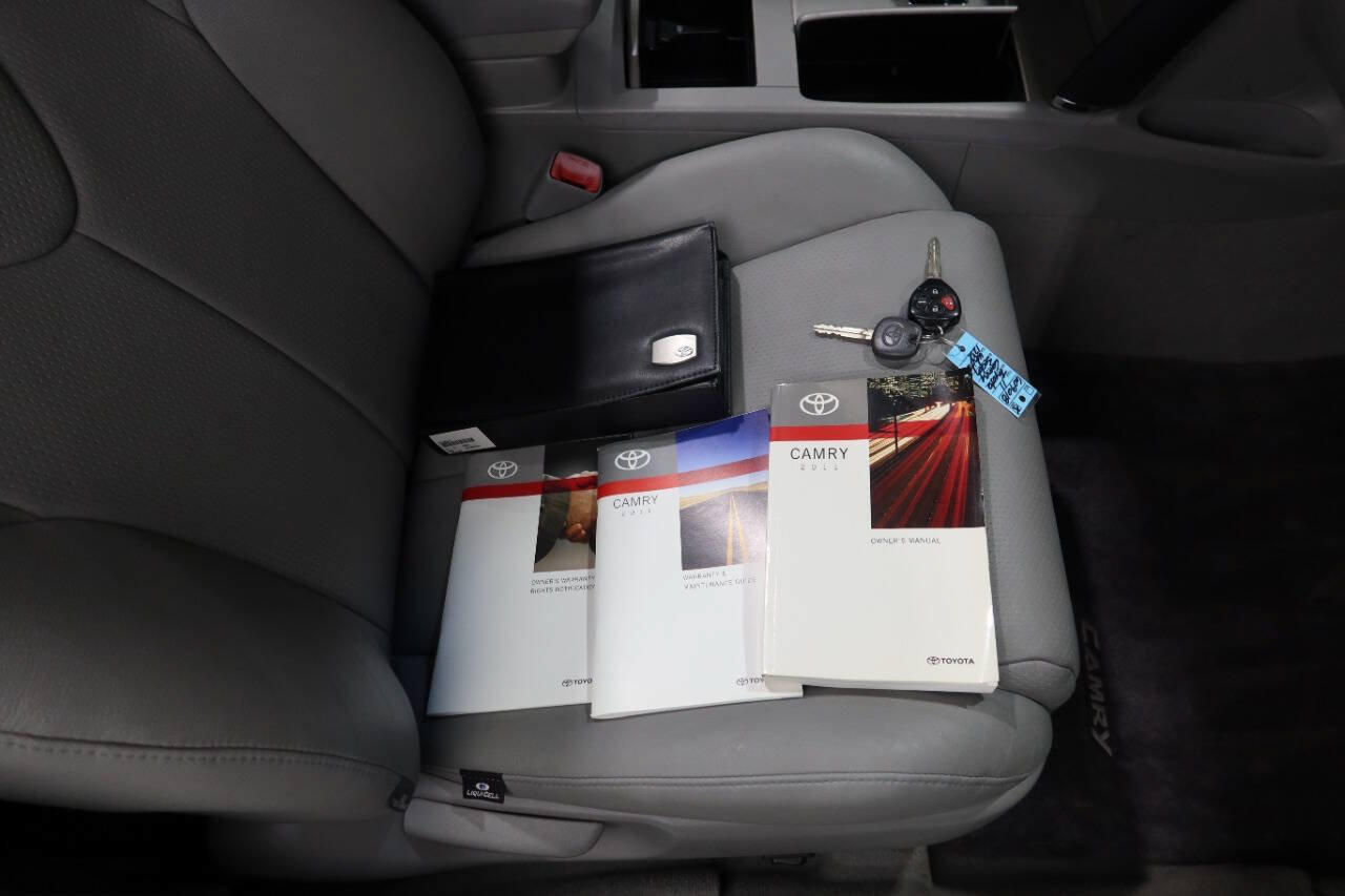 Used 2011 Toyota Camry SE w/ SE Extra-Value Pkg #1 FWD image 26