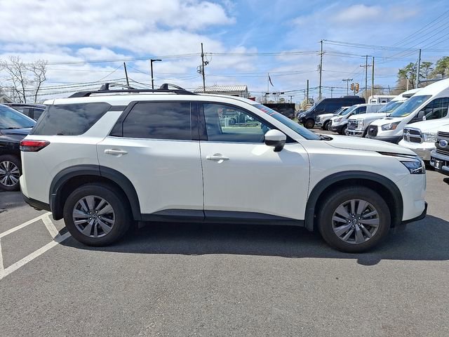 Used 2024 Nissan Pathfinder SV image 9