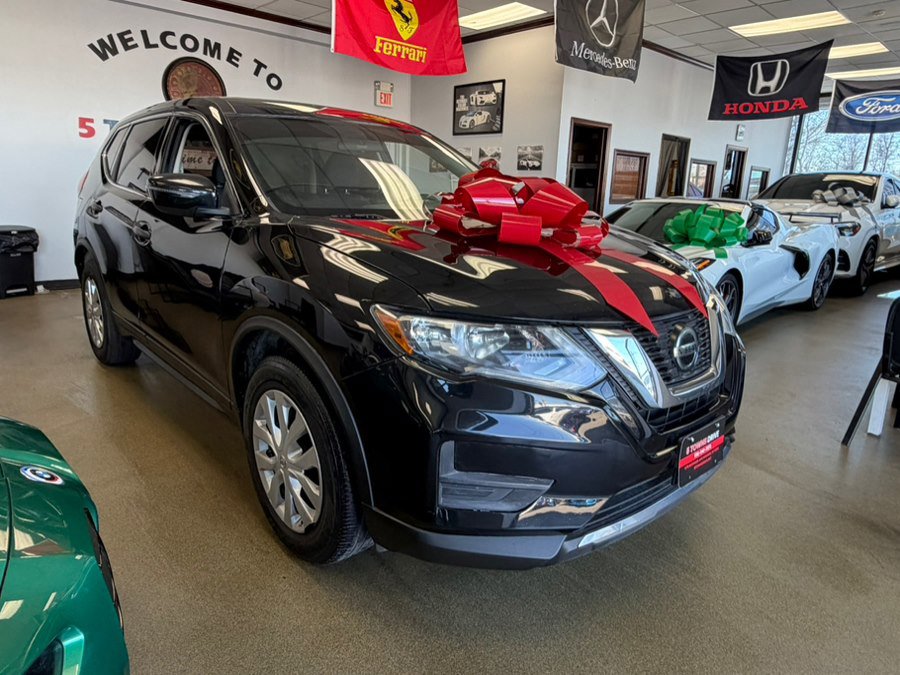 Used 2018 Nissan Rogue S image 2