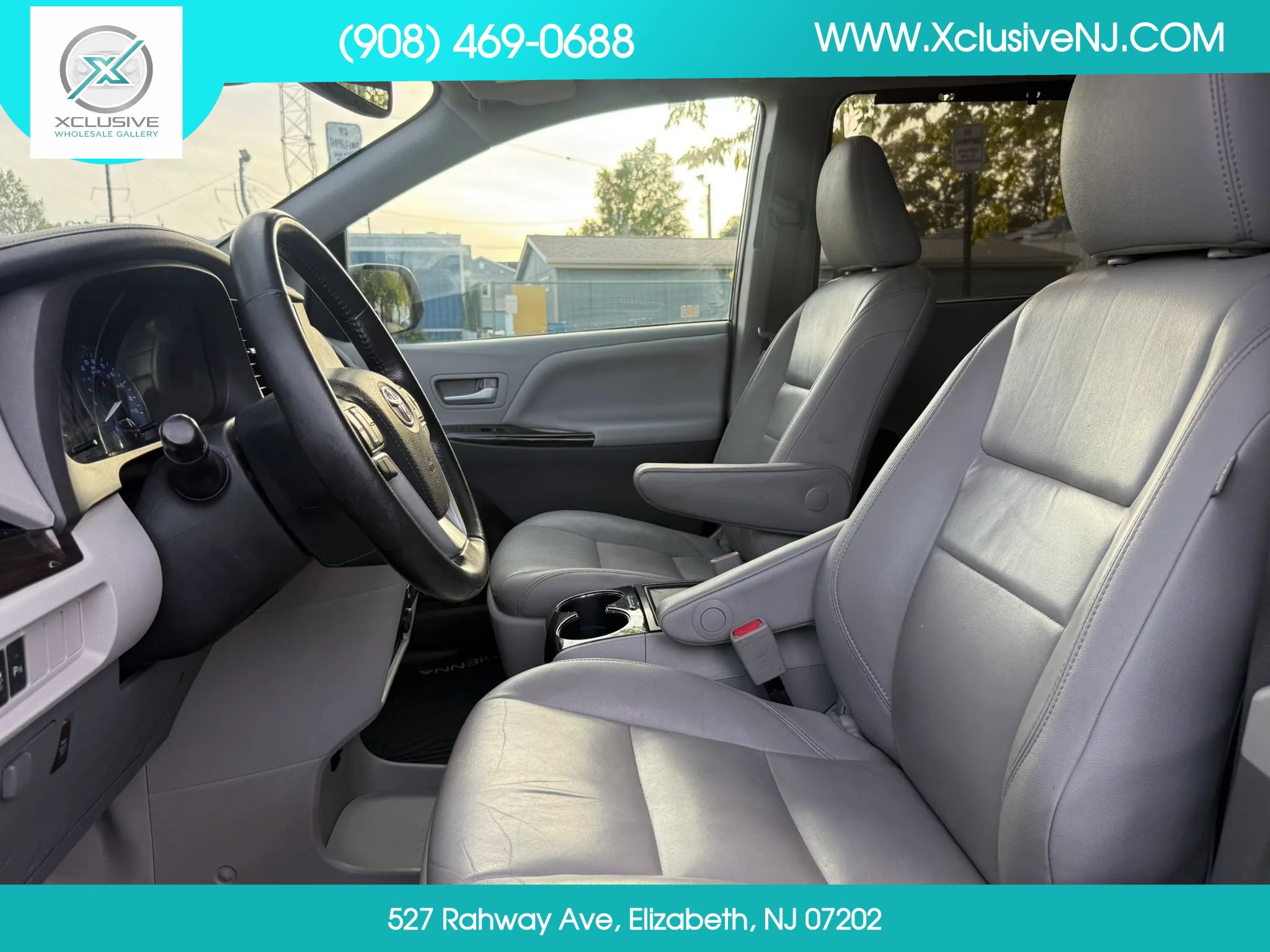 Used 2019 Toyota Sienna XLE Premium w/ Carpet Mat Package FWD image 8