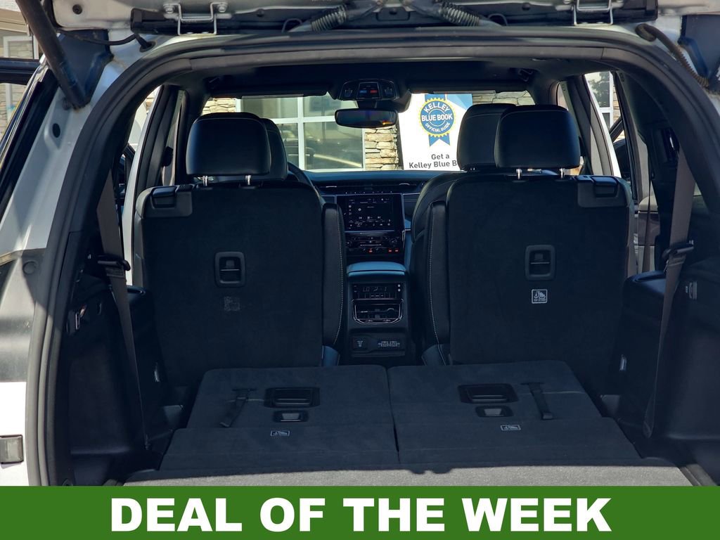 Used 2023 Jeep Grand Cherokee L Laredo image 13