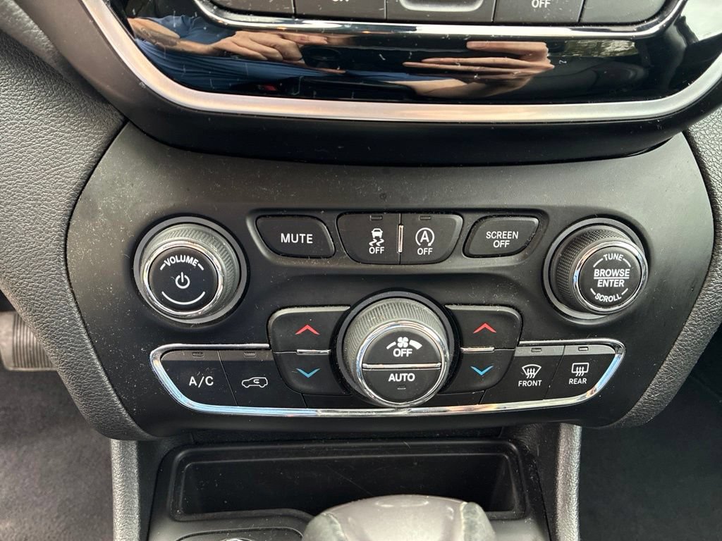 Used 2021 Jeep Cherokee Limited AWD/4WD image 20