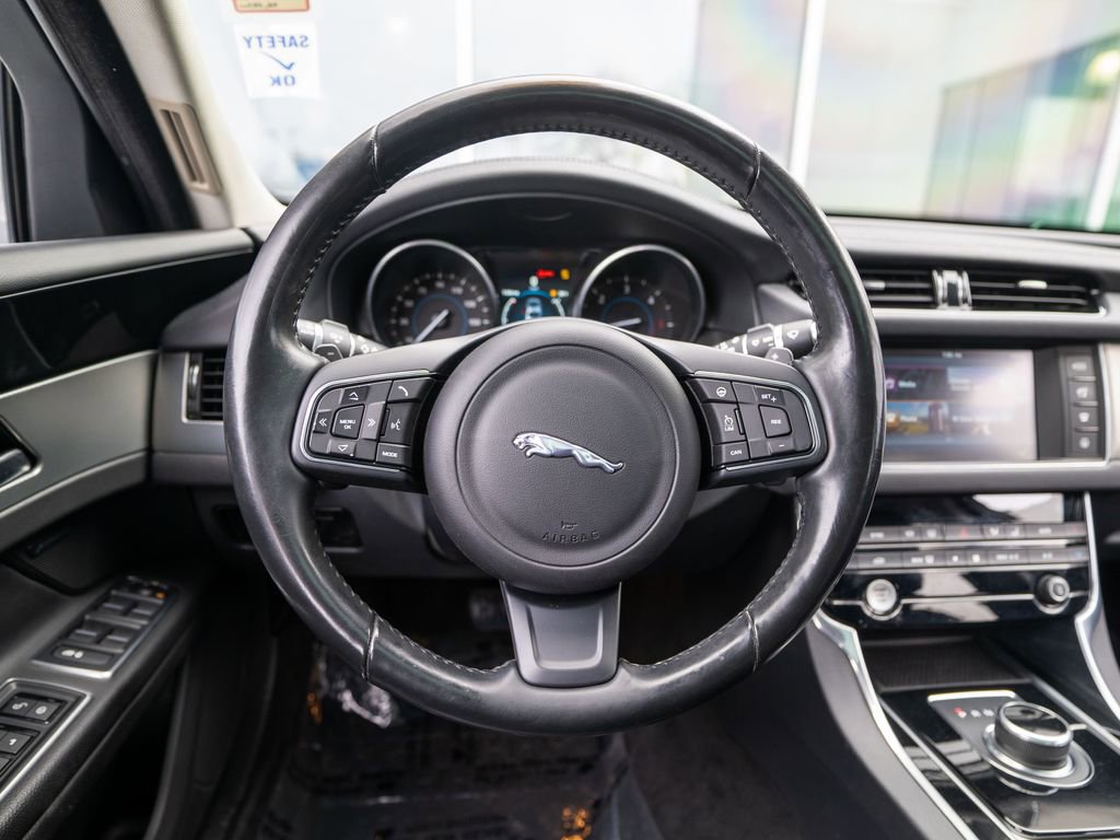 Used 2017 Jaguar XF Premium image 17