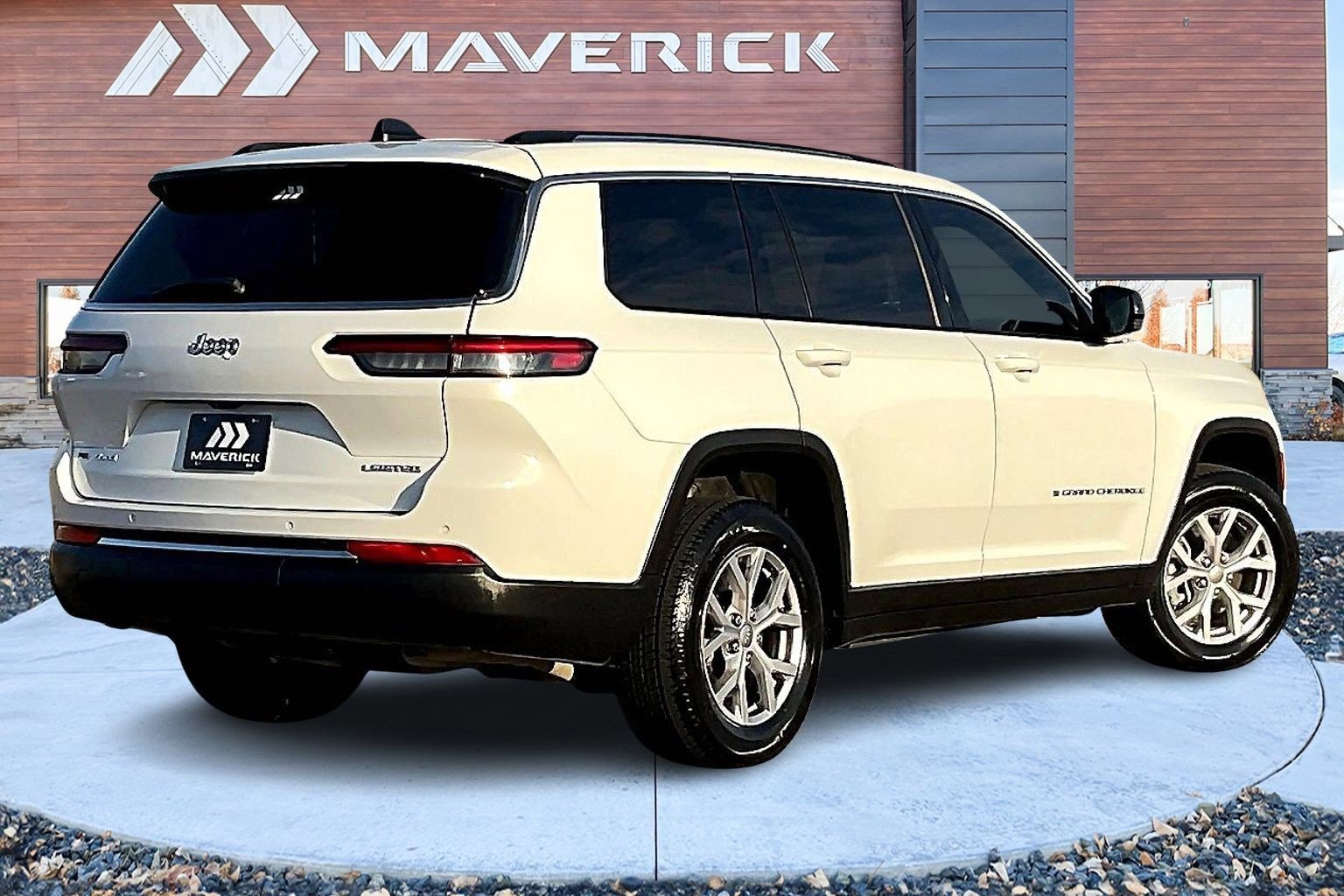 Used 2022 Jeep Grand Cherokee L Limited w/ Trailer Tow Group (B) image 5