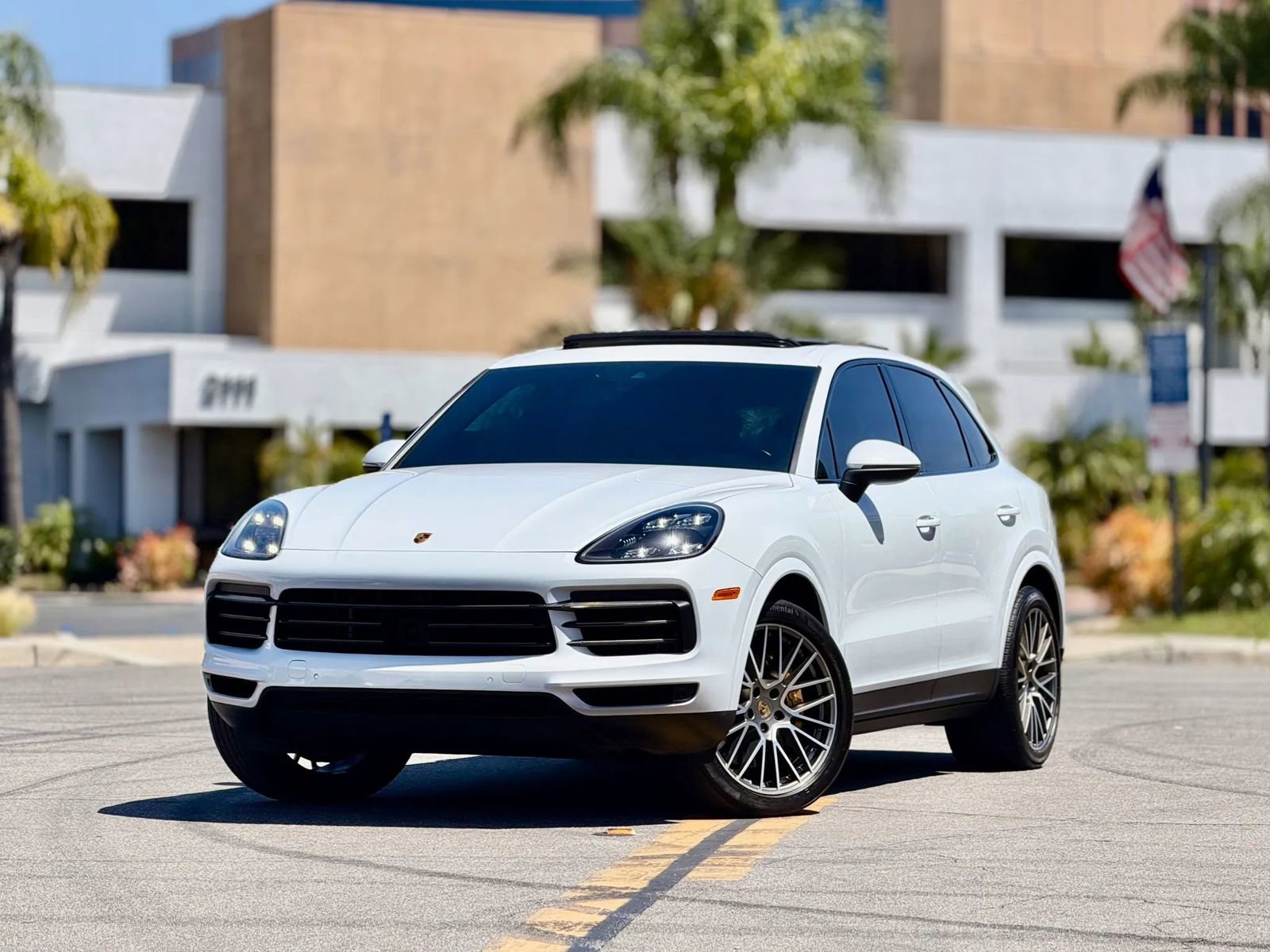 Used 2022 Porsche Cayenne Platinum Edition w/ Premium Package Plus AWD/4WD image 1
