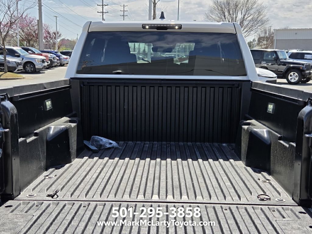 Used 2025 Toyota Tacoma TRD Off-Road AWD/4WD image 9