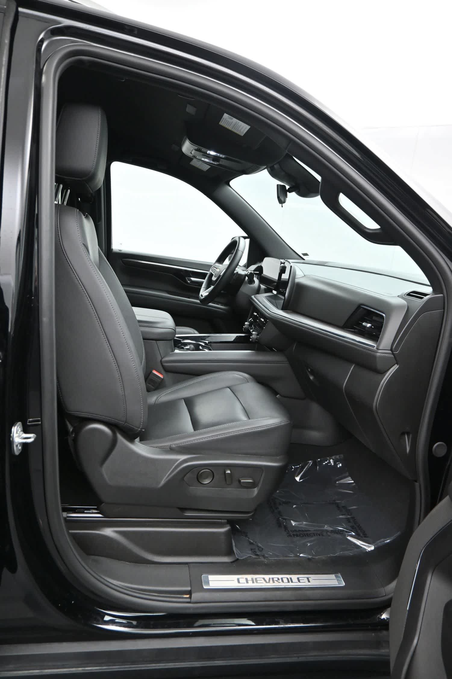 Used 2025 Chevrolet Tahoe LT AWD/4WD image 11