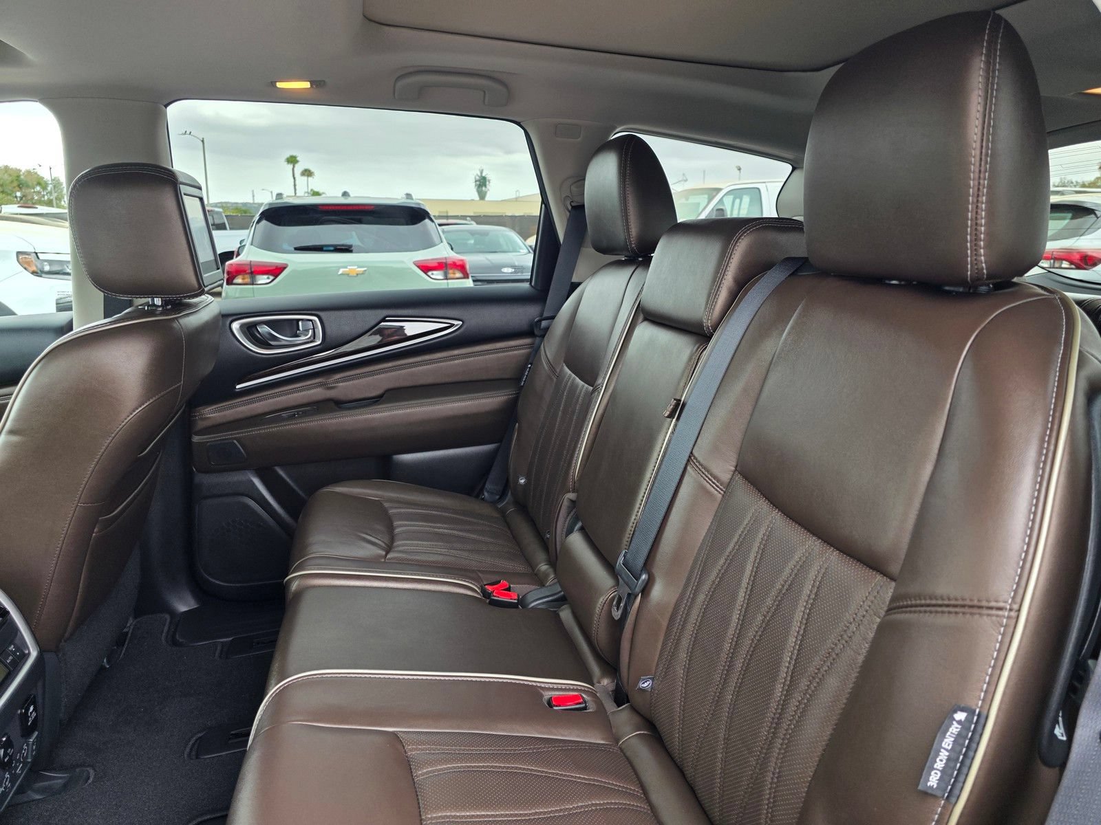 Used 2018 INFINITI QX60 FWD w/ Deluxe Technology Package image 12