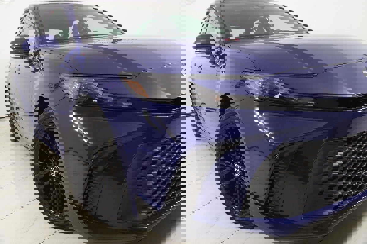 Used 2025 Toyota Camry SE image 16