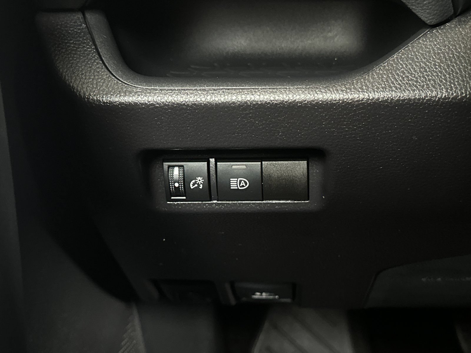 Used 2025 Toyota RAV4 XLE FWD image 26