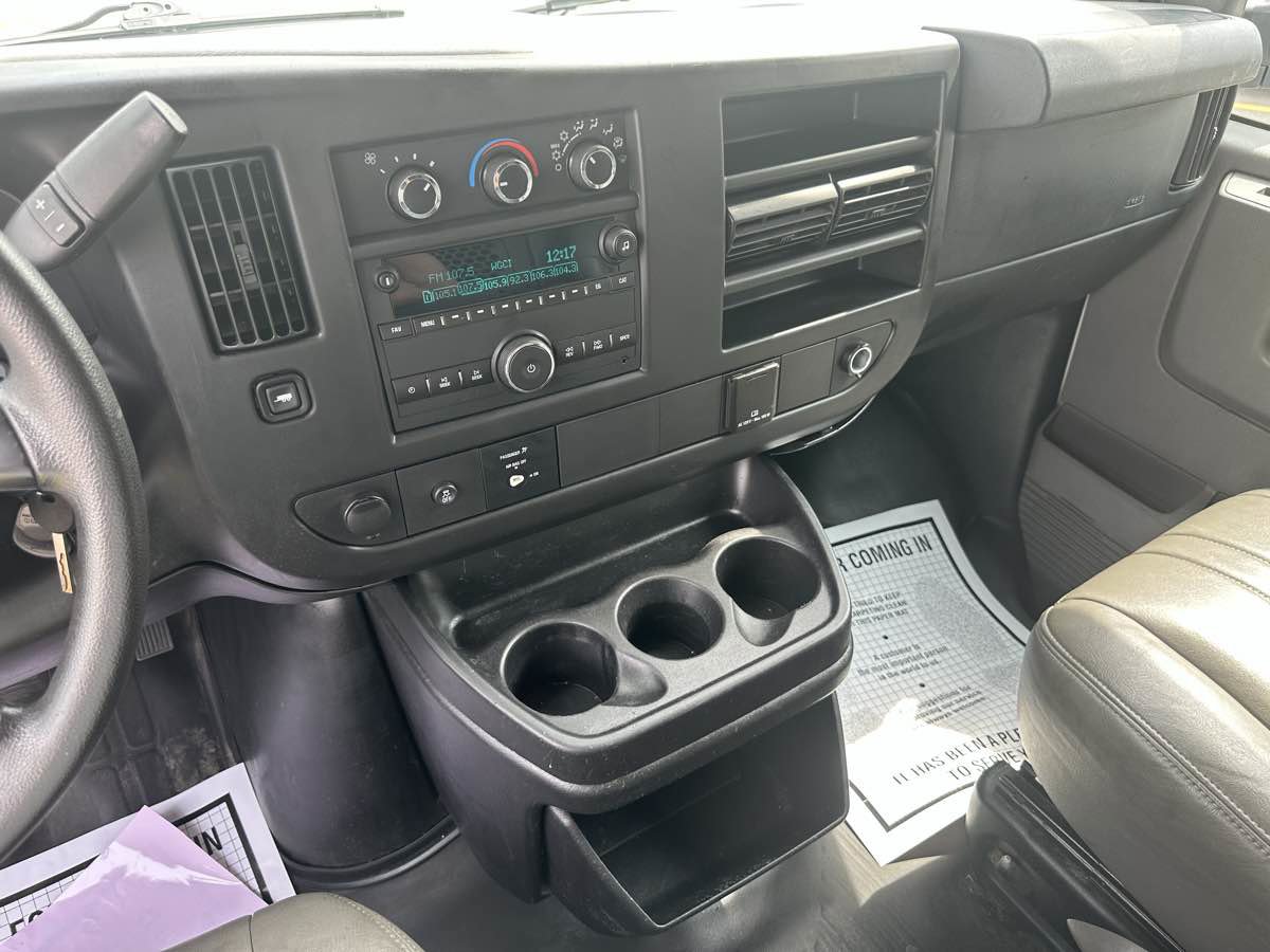 Used 2015 Chevrolet Express 2500 image 18
