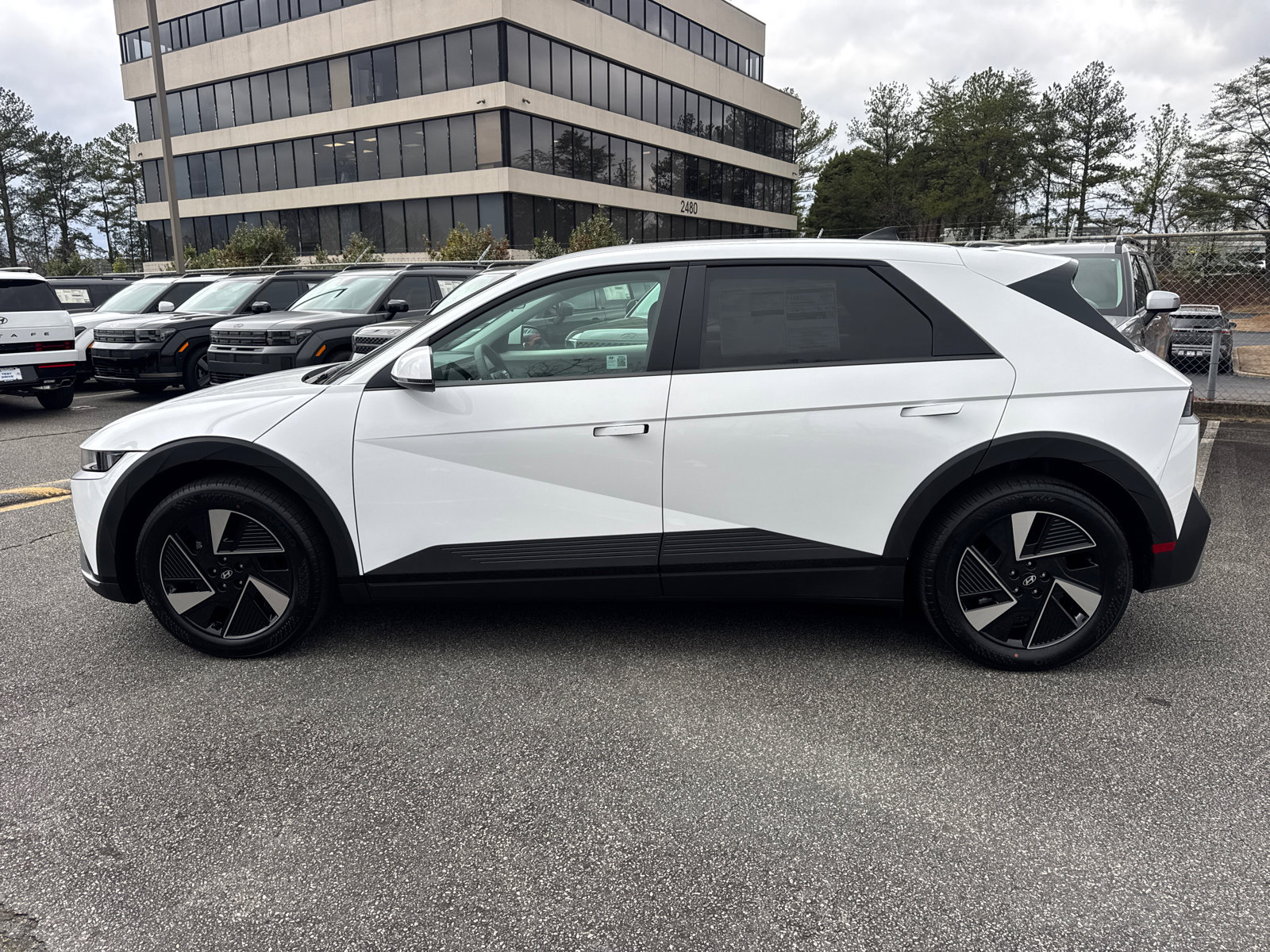 New 2025 Hyundai Ioniq 5 SE image 5