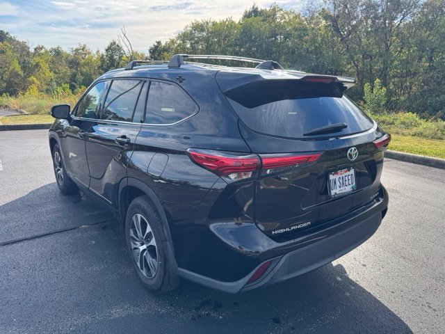 Used 2021 Toyota Highlander XLE AWD/4WD image 5
