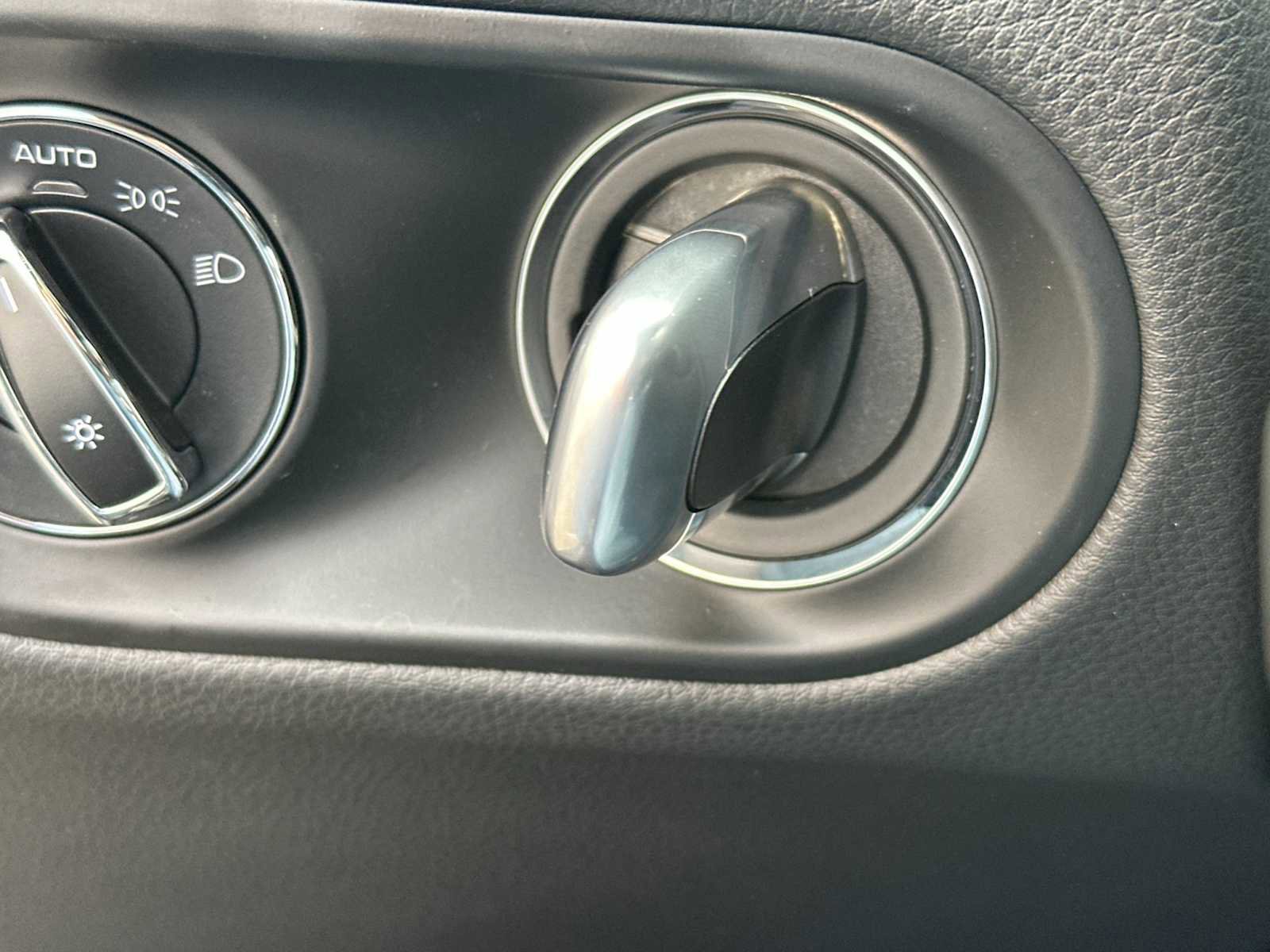 Used 2025 Porsche Macan Turbo image 24