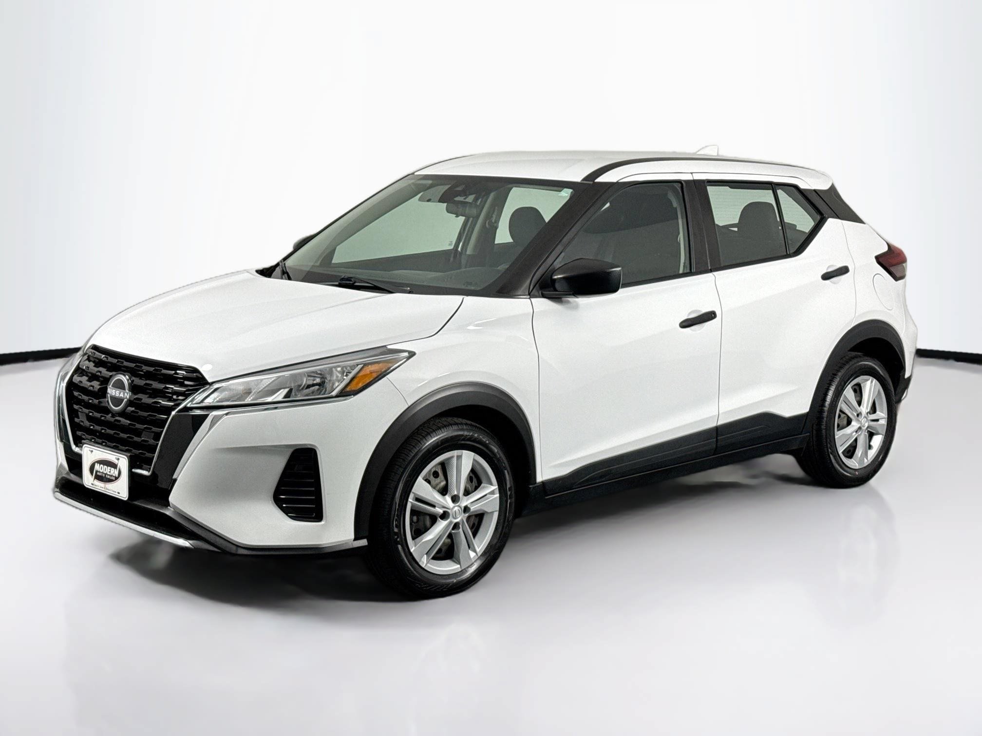 Used 2023 Nissan Kicks S FWD image 6