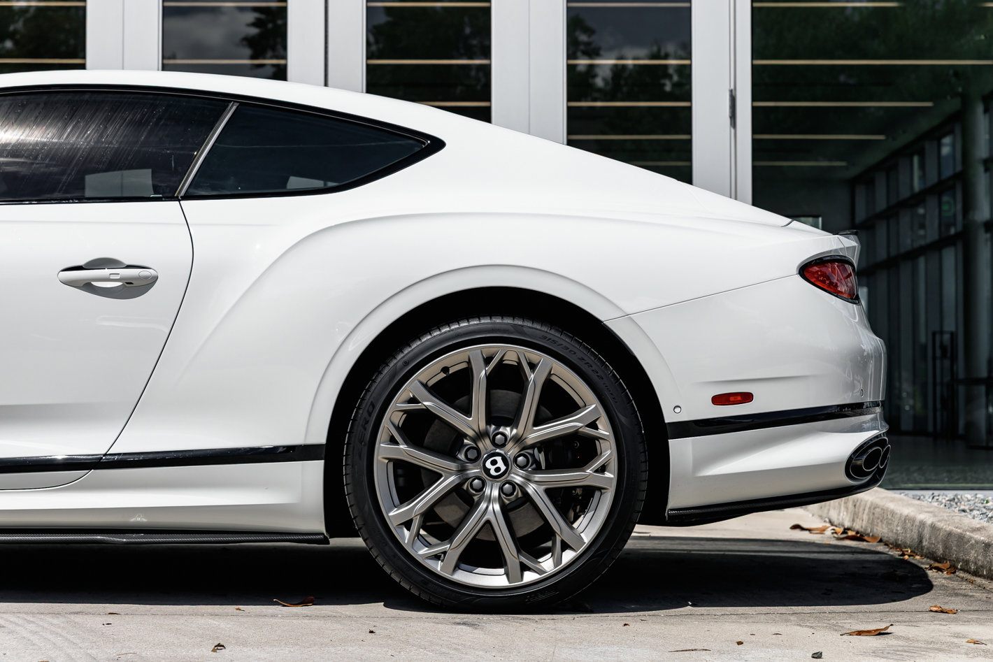 Used 2024 Bentley Continental GT V8 image 18