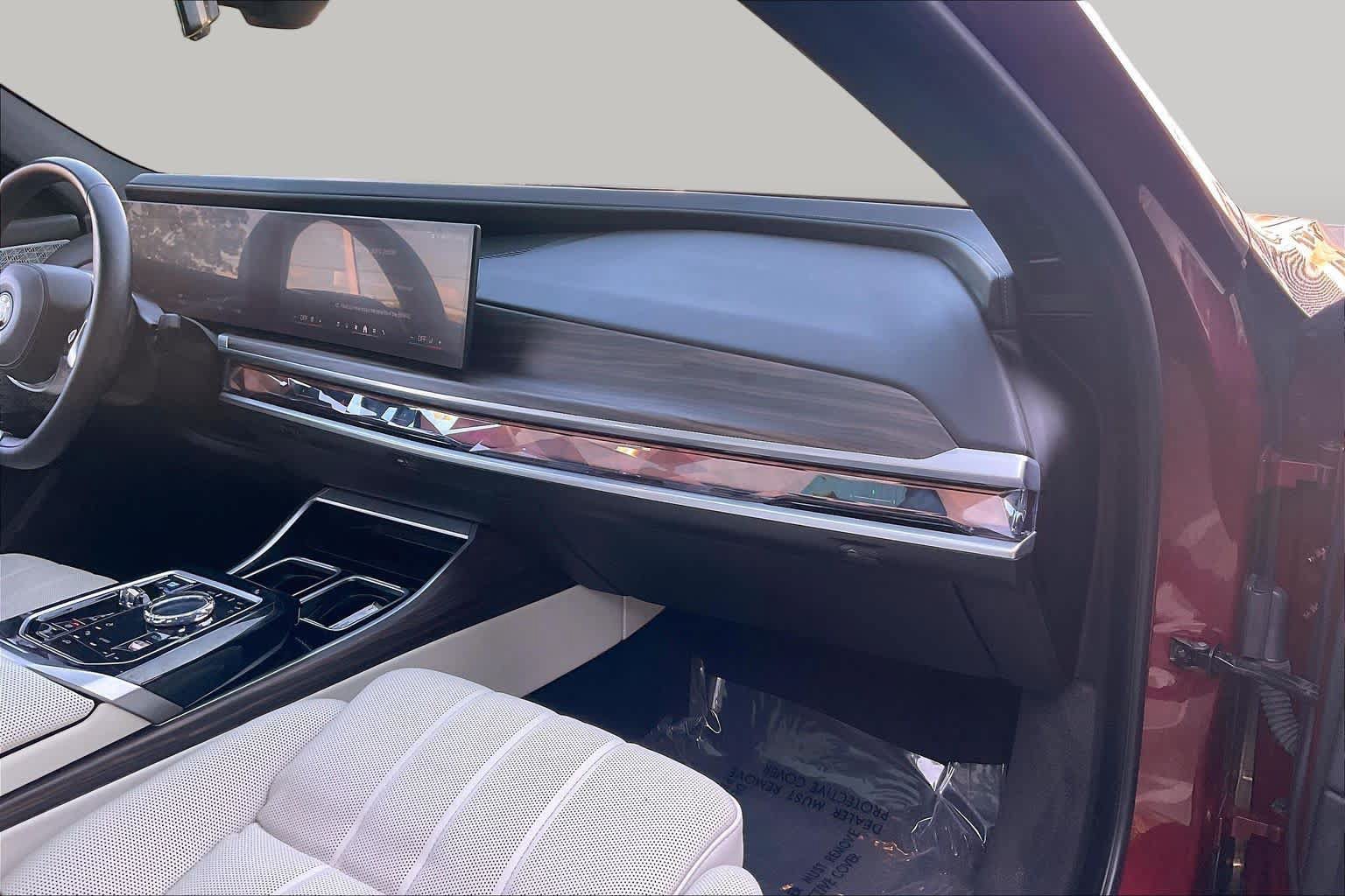 Used 2023 BMW i7 xDrive60 AWD/4WD image 18