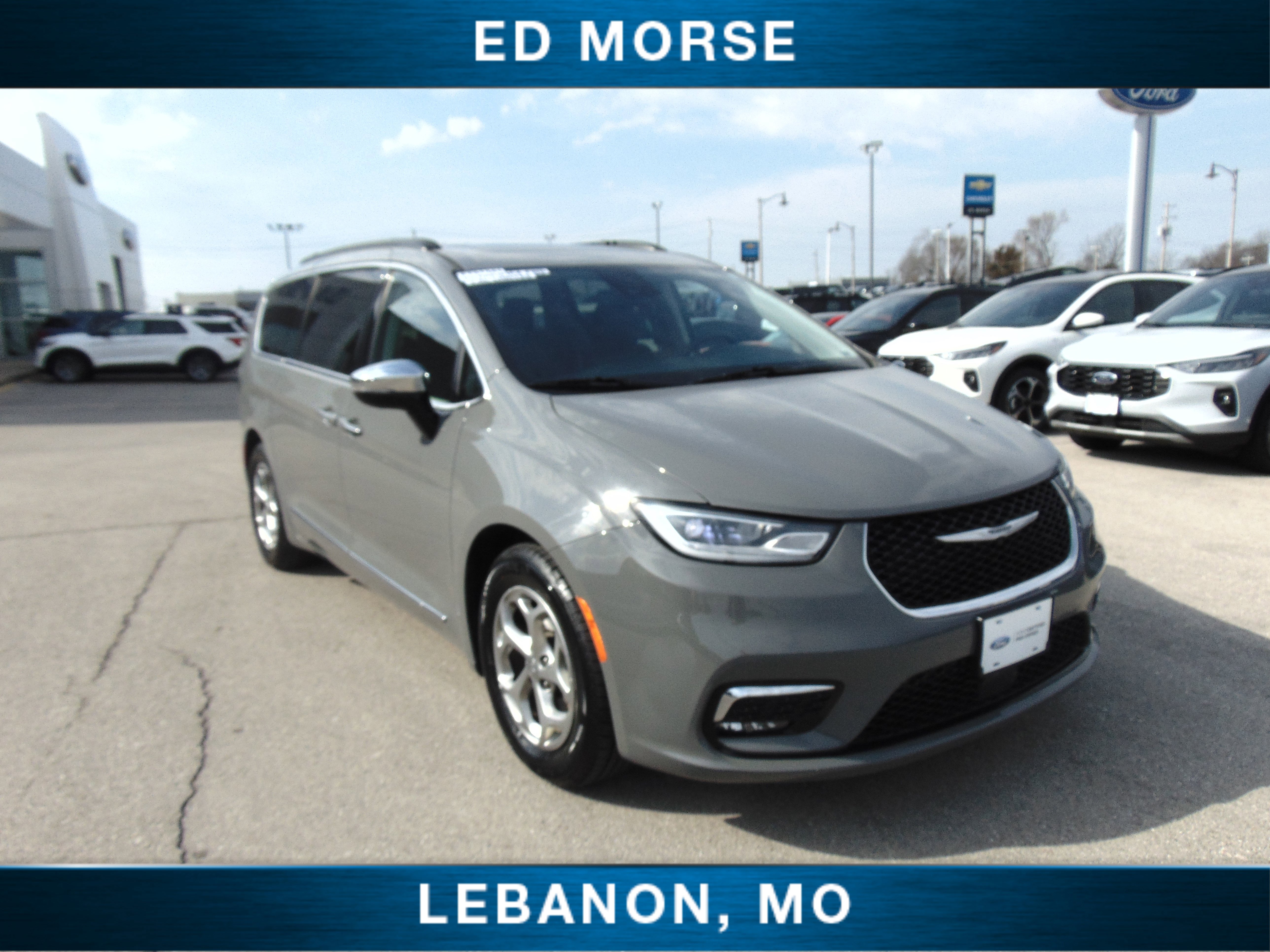 Used 2023 Chrysler Pacifica Limited image 4
