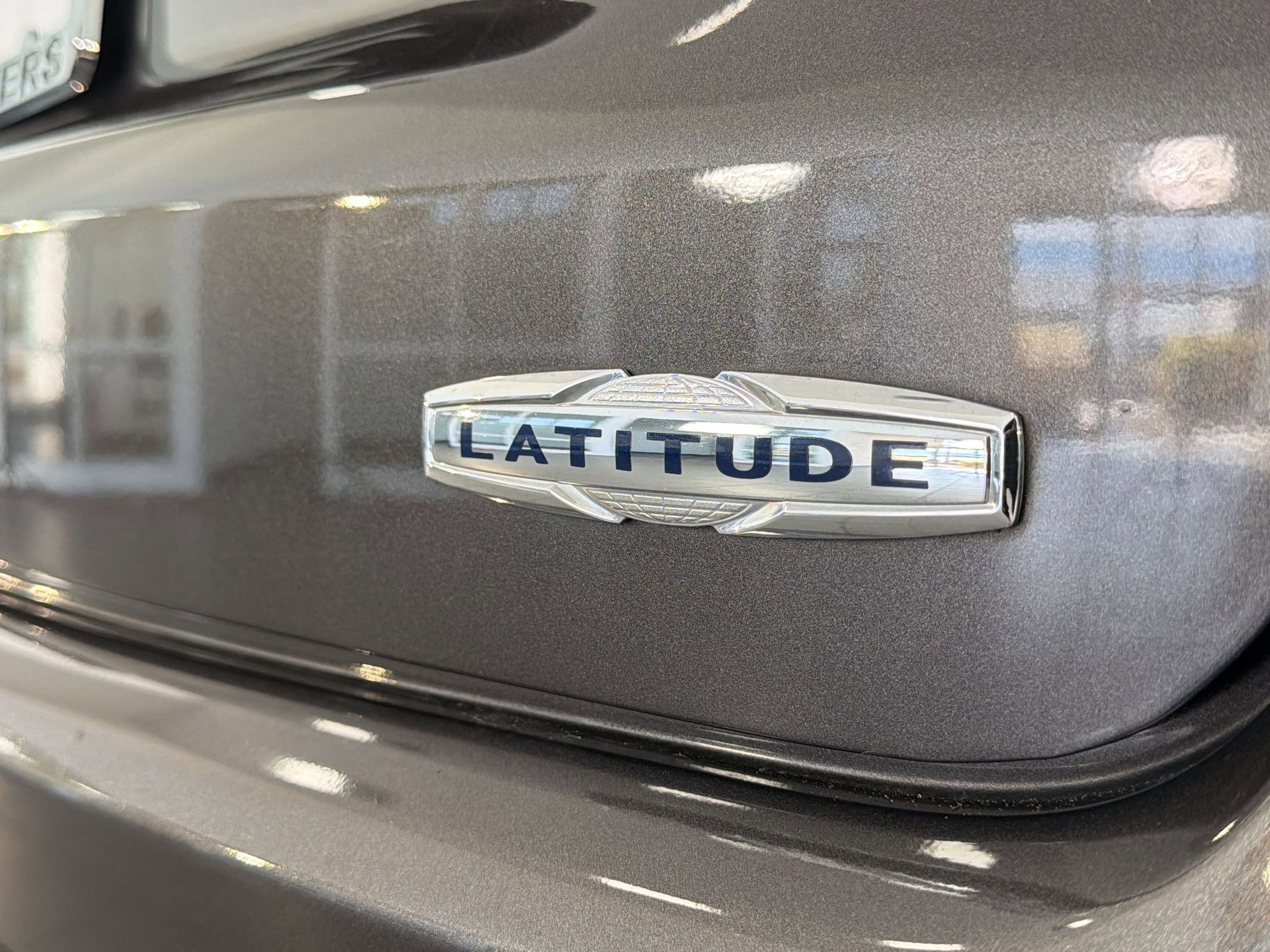 Used 2020 Jeep Compass Latitude FWD image 34