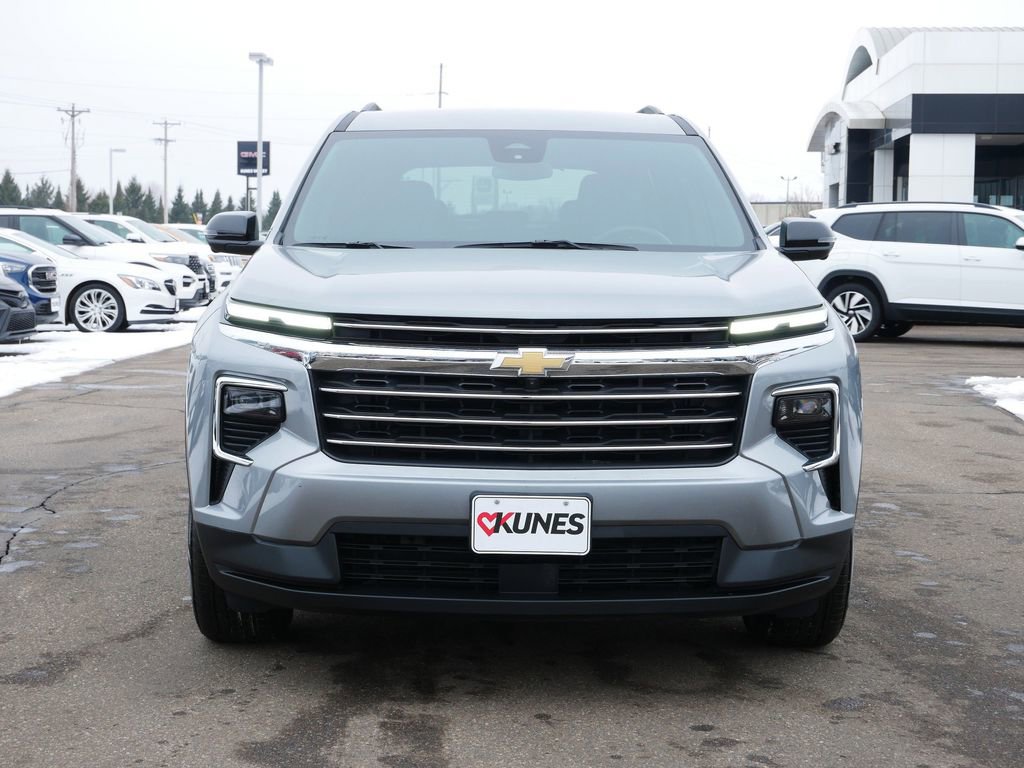Used 2024 Chevrolet Traverse LT image 2