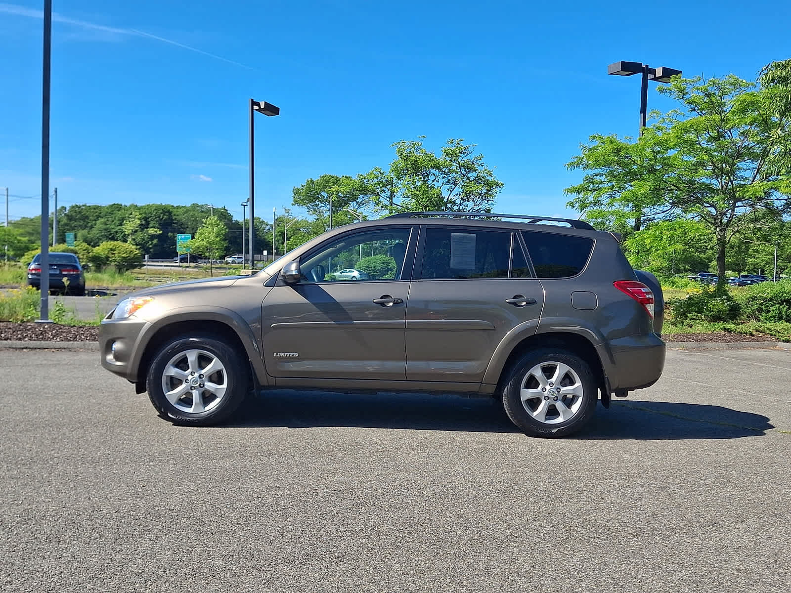 Used 2012 Toyota RAV4 Limited w/ Navigation Value Pkg AWD/4WD image 8