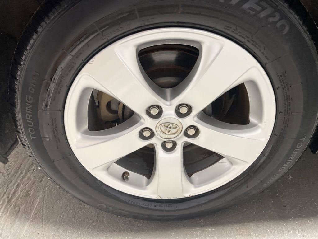 Used 2013 Toyota Sienna L FWD image 32