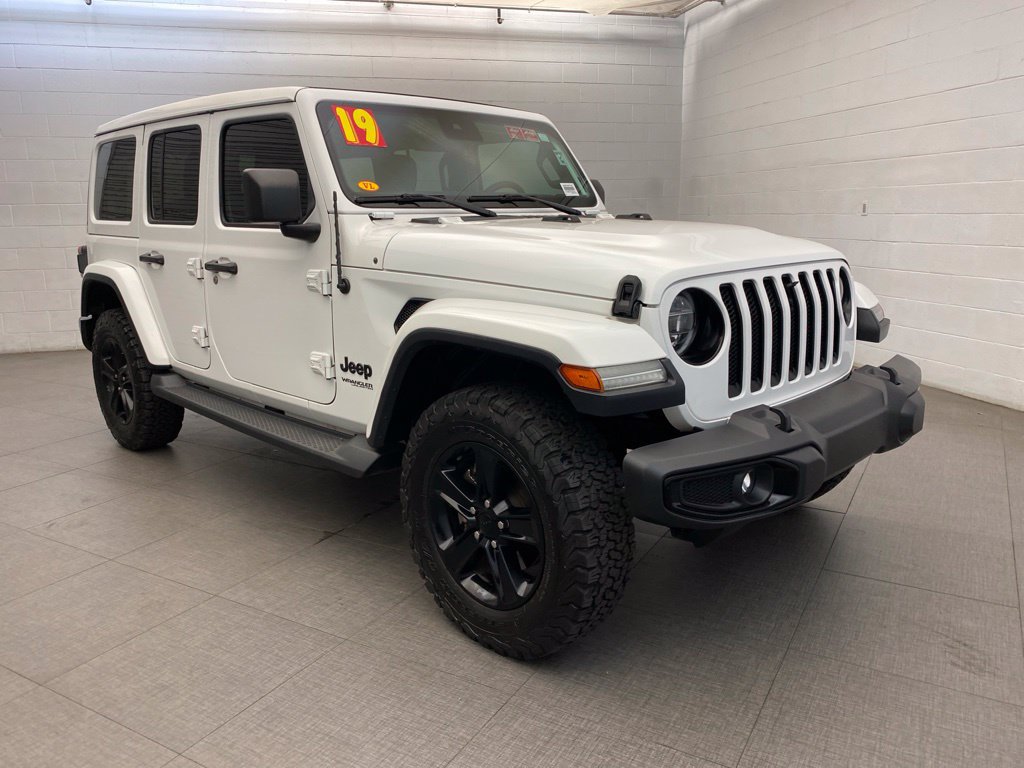 Used 2019 Jeep Wrangler Unlimited Sahara AWD/4WD image 3