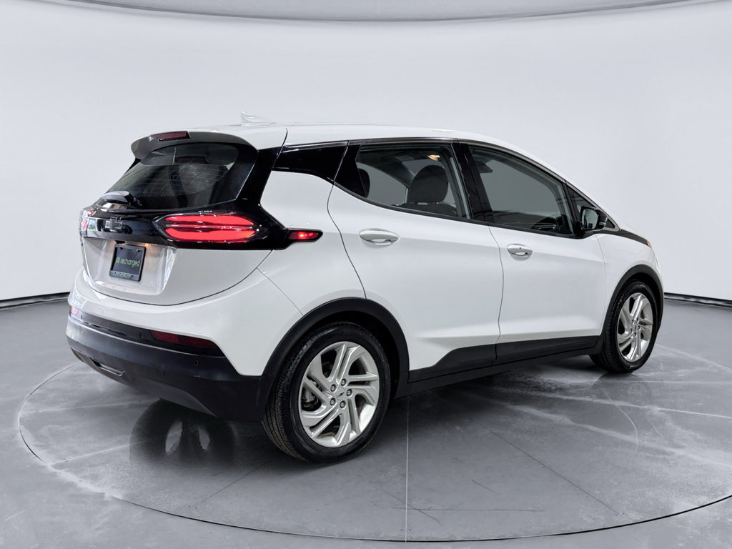Used 2023 Chevrolet Bolt LT w/ Driver Confidence Package FWD image 3