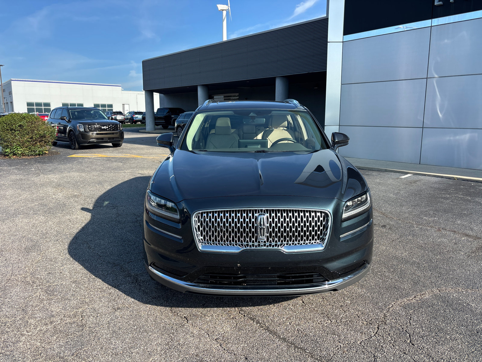 Used 2023 Lincoln Nautilus Reserve w/ Cargo Utility Package AWD/4WD image 2