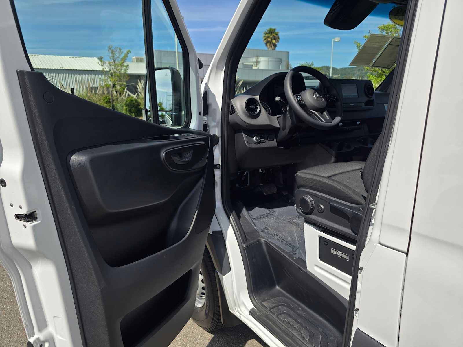 Used 2023 Mercedes-Benz Sprinter 1500 image 32