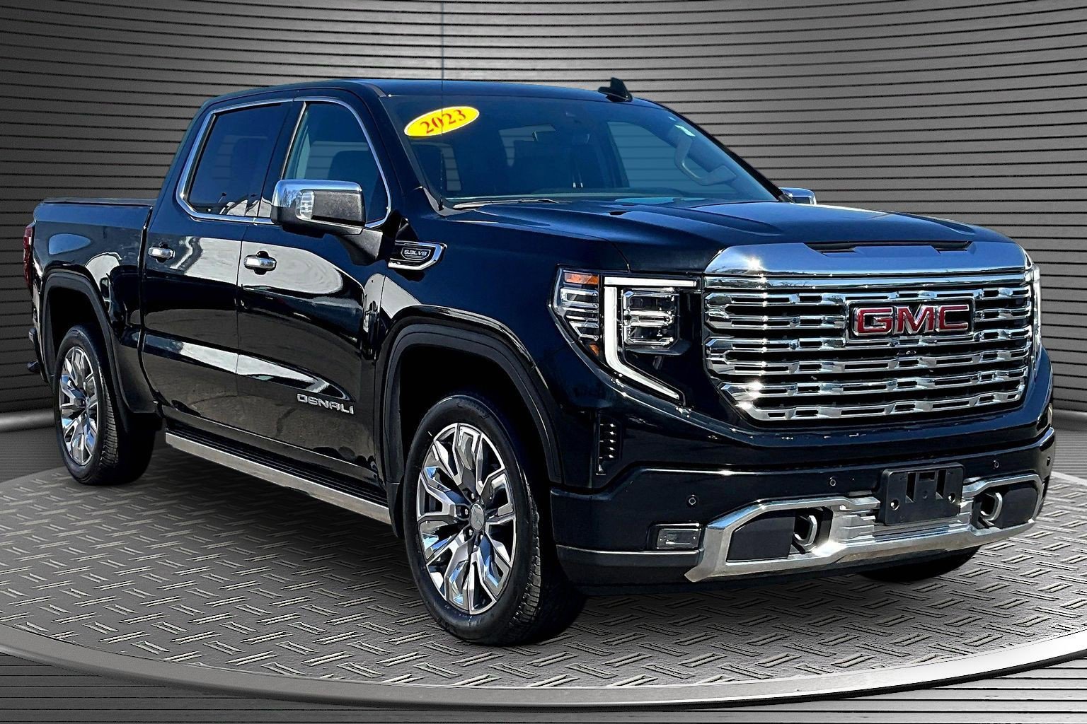 Used 2023 GMC Sierra 1500 Denali w/ Denali Reserve Package AWD/4WD image 1