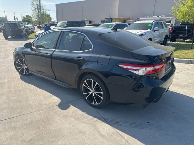 Used 2020 Toyota Camry SE w/ Convenience Package image 5