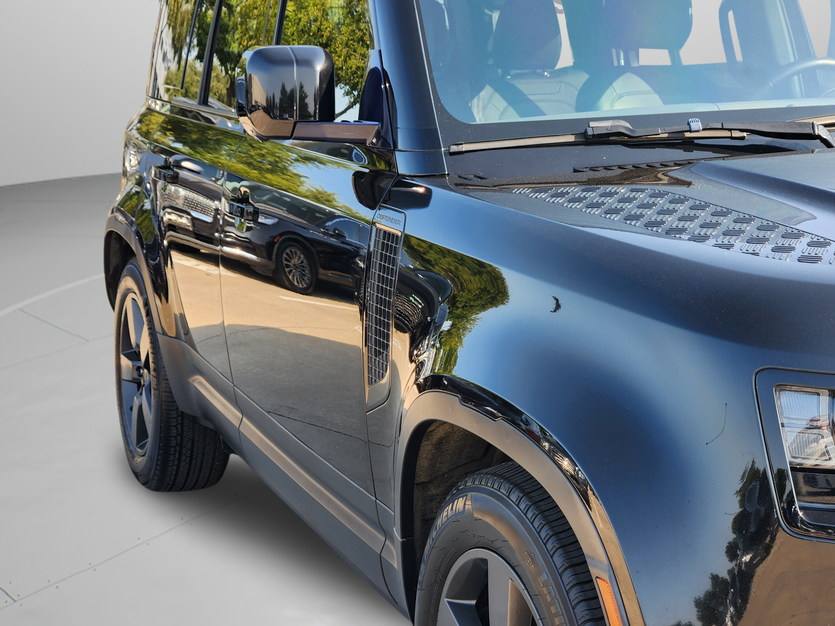 Used 2020 Land Rover Defender 110 HSE AWD/4WD image 32