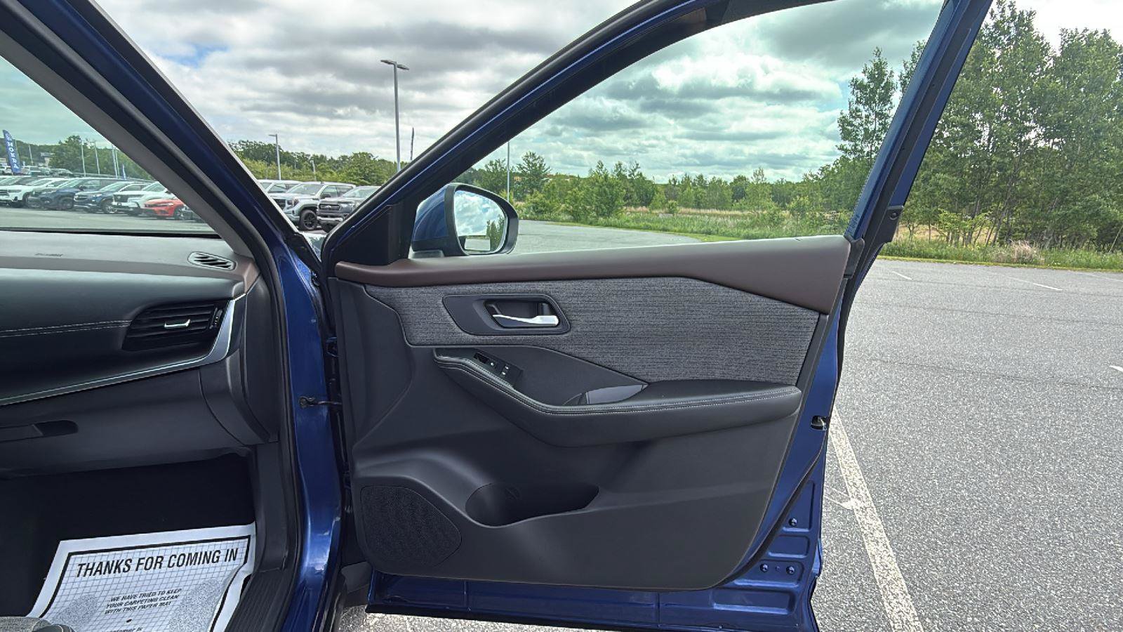 Used 2022 Nissan Rogue SV FWD image 17