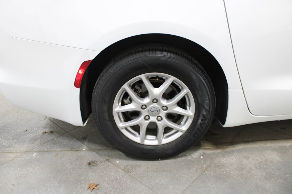 Used 2024 Chrysler Voyager LX FWD image 37