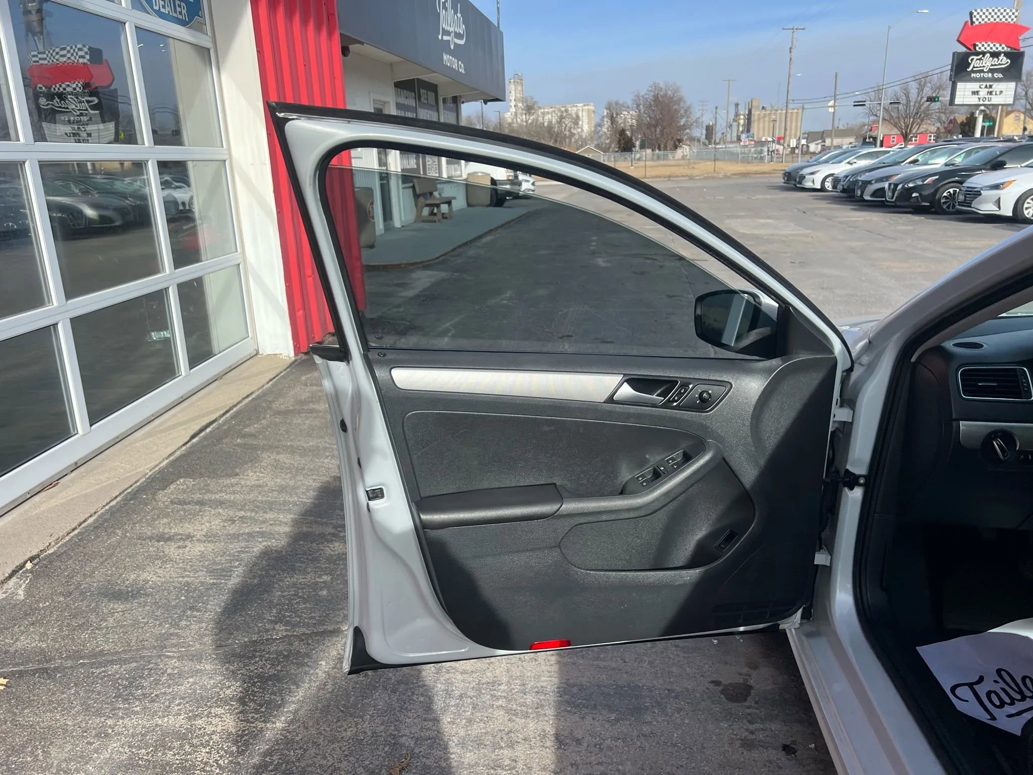 Used 2017 Volkswagen Jetta SE image 9