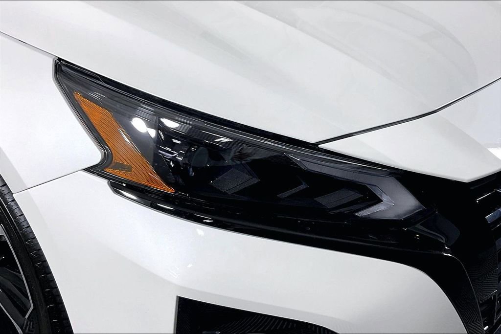 New 2026 Nissan Altima 2.5 SR AWD/4WD image 32