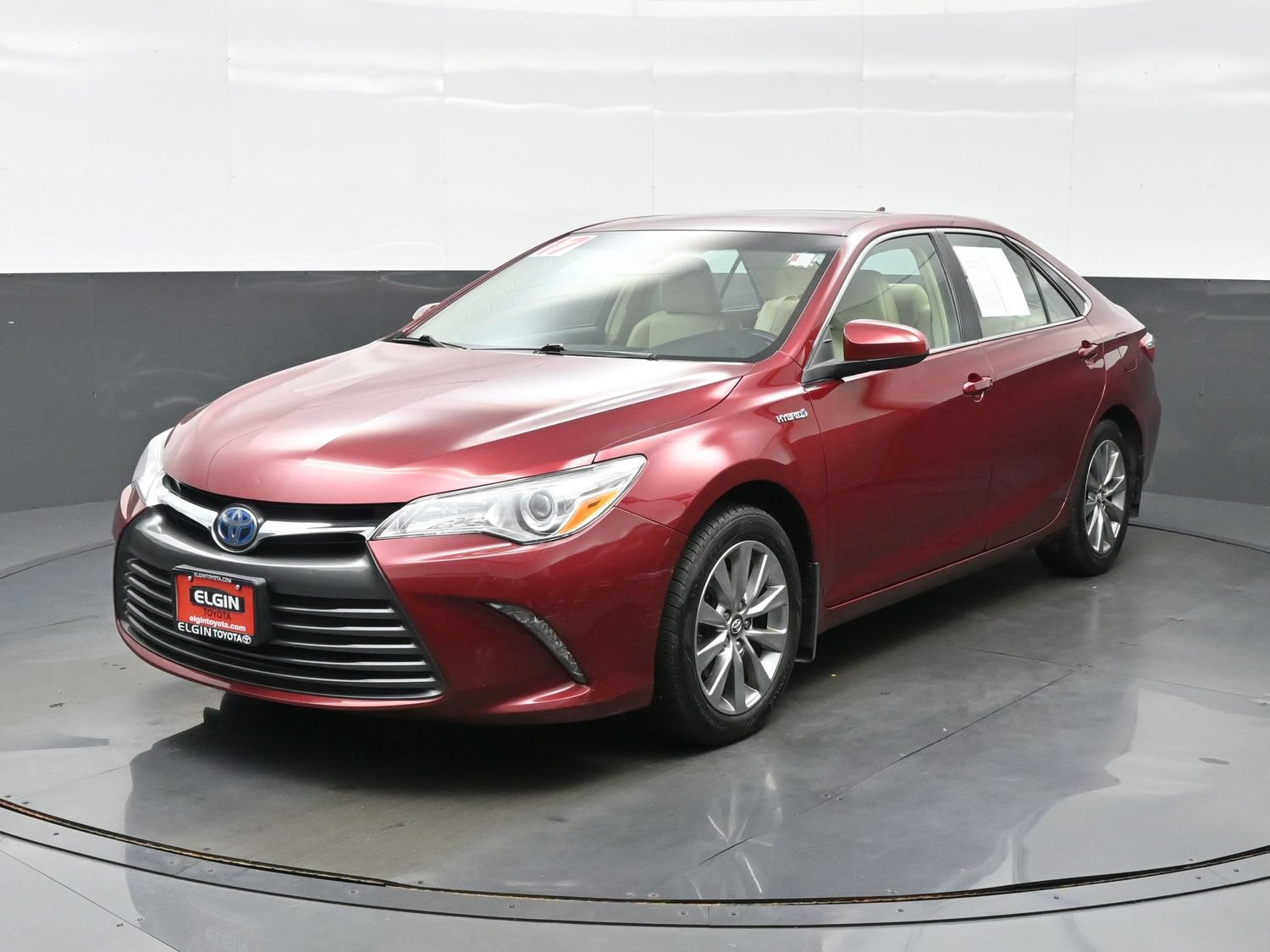 Used 2017 Toyota Camry XLE w/ Moonroof Package FWD image 2