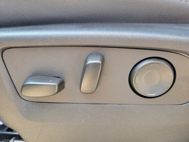 Used 2025 GMC Yukon AT4 w/ AT4 Premium Package AWD/4WD image 14