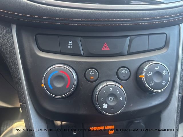 Used 2020 Chevrolet Trax LT w/ LT Convenience Package AWD/4WD image 12