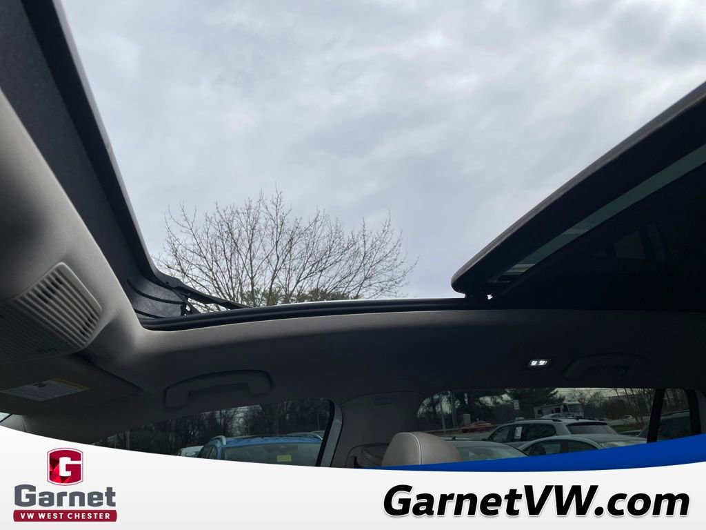 Used 2024 Volkswagen Atlas SEL Premium R-Line image 14