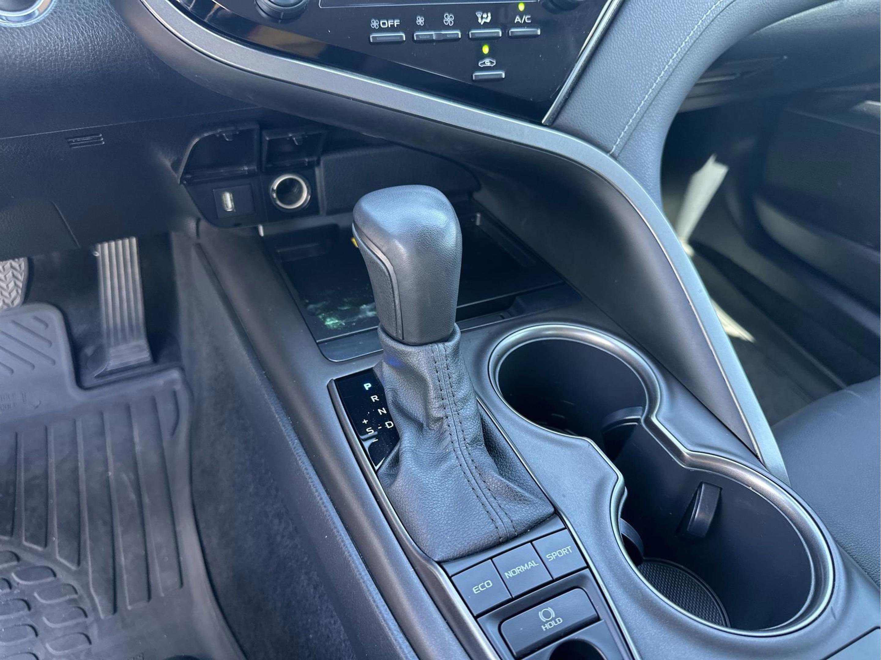 Used 2022 Toyota Camry XSE image 16