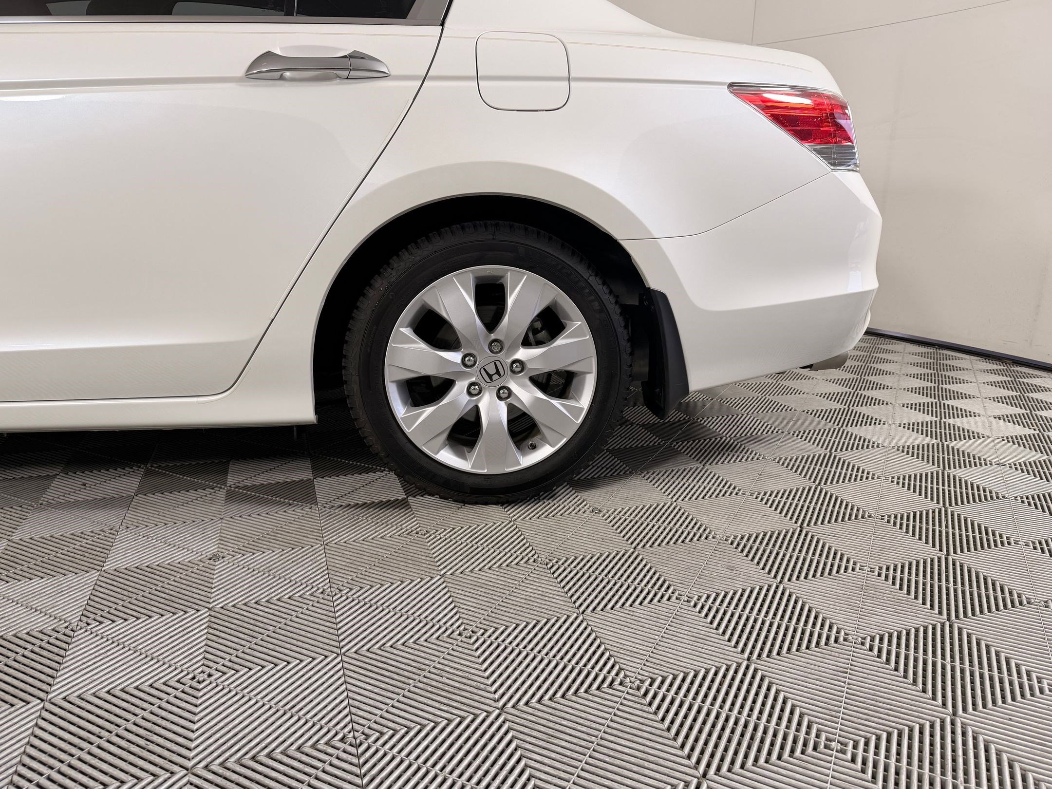 Used 2010 Honda Accord EX-L image 12