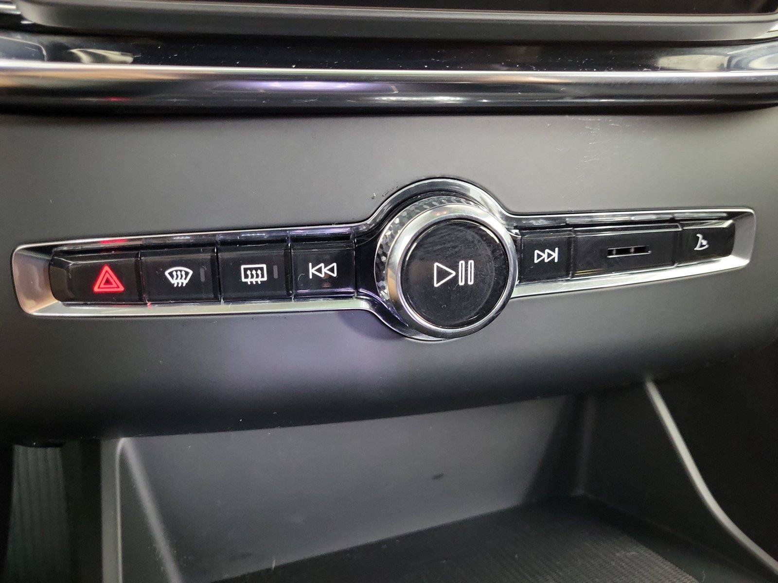 Used 2025 Volvo XC90 B6 Plus AWD/4WD image 29